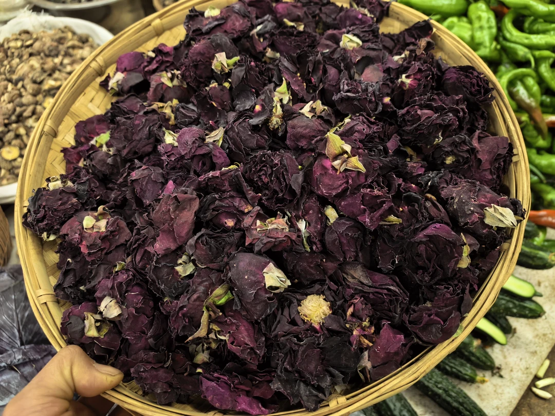 云南高山土特产墨红玫瑰做鲜花饼泡水喝