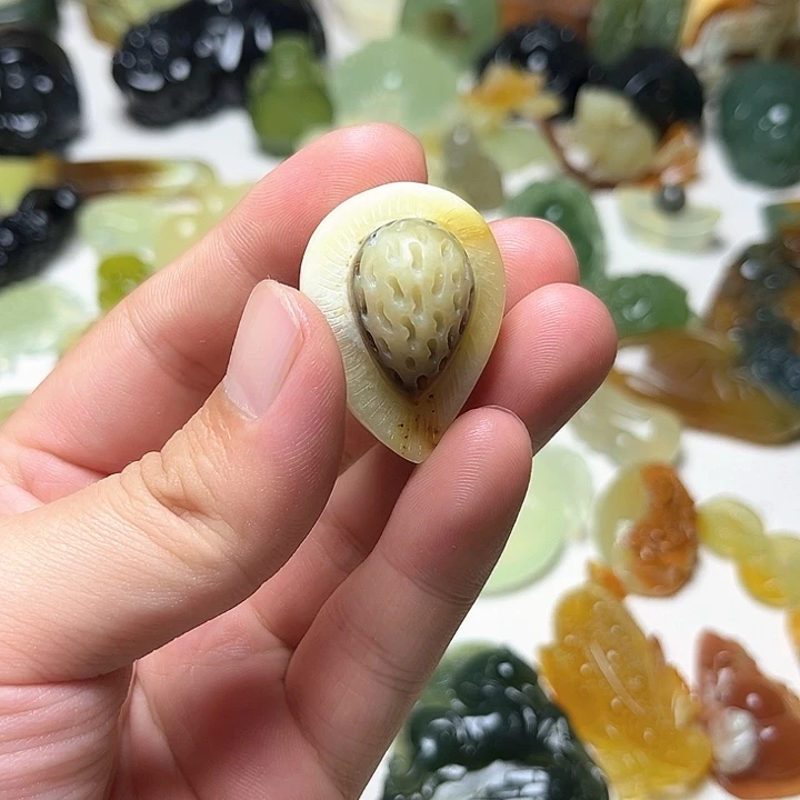 未镶嵌蛇纹石玉颈饰