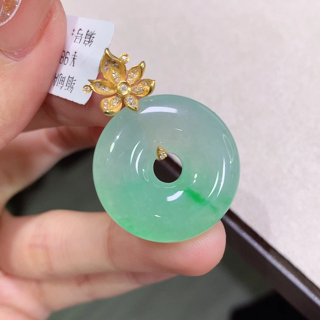 翡翠18K金镶嵌颈饰