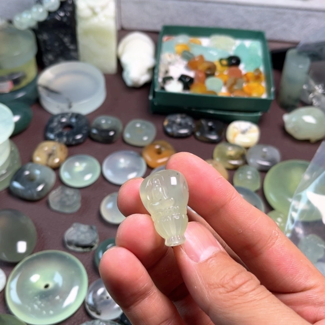 蛇纹石玉未镶嵌挂件