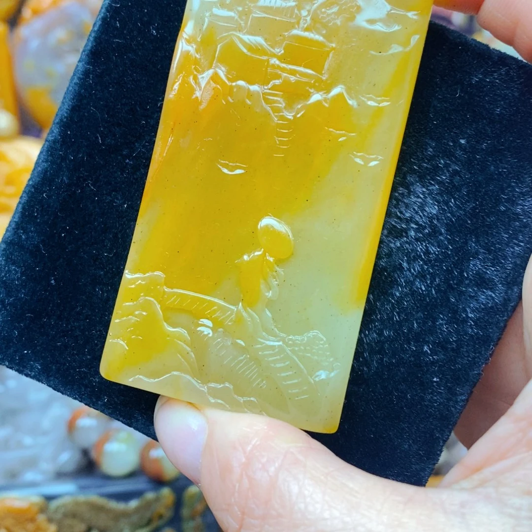 未镶嵌石英质玉（黄龙玉）颈饰