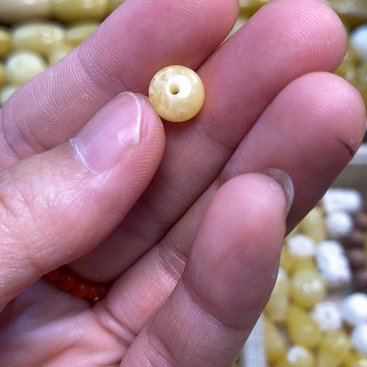 敬****未镶嵌琥珀裸石原矿琥珀蜜蜡配饰