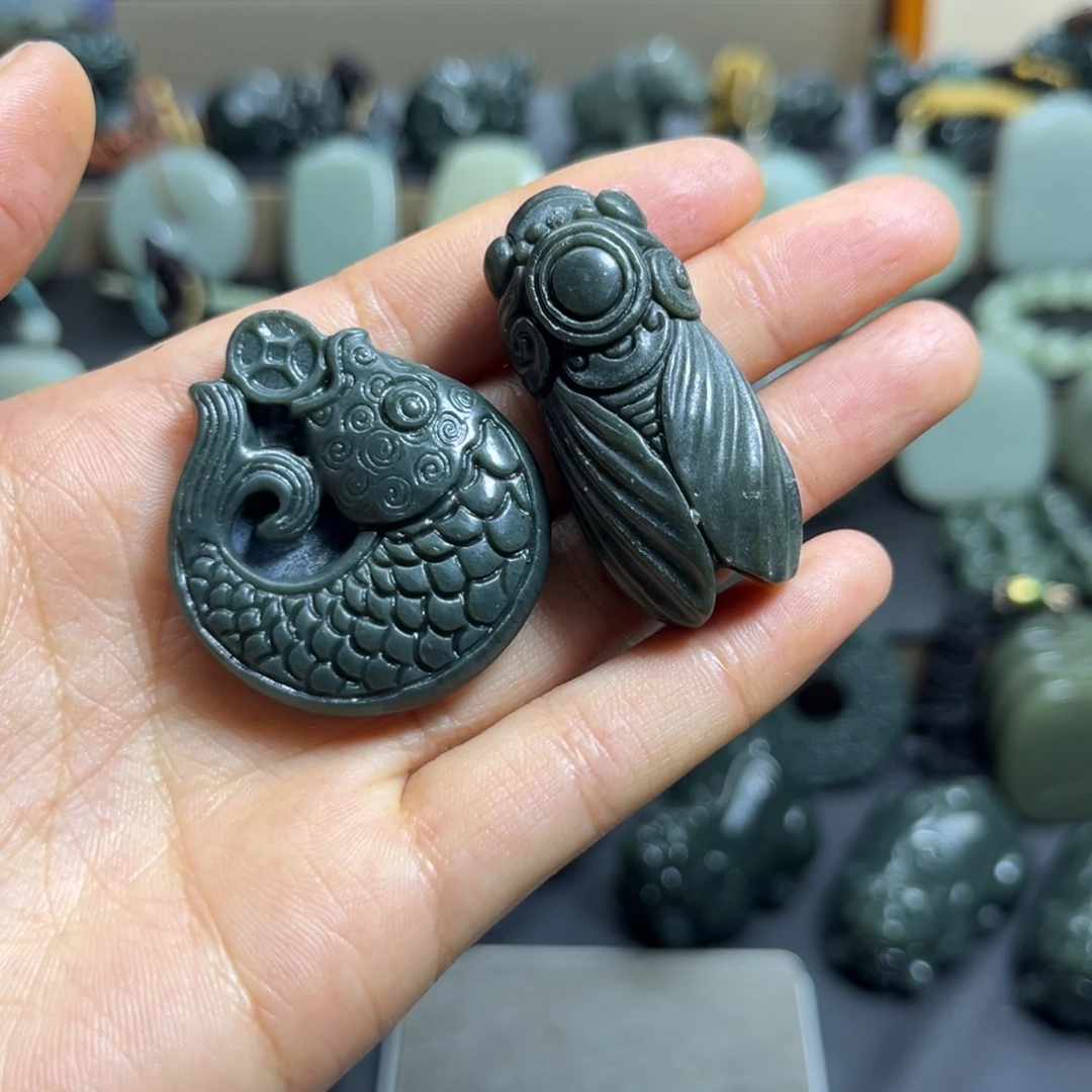 ****椒和田玉未镶嵌颈饰