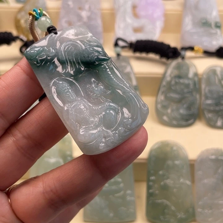 颈饰未镶嵌翡翠玉