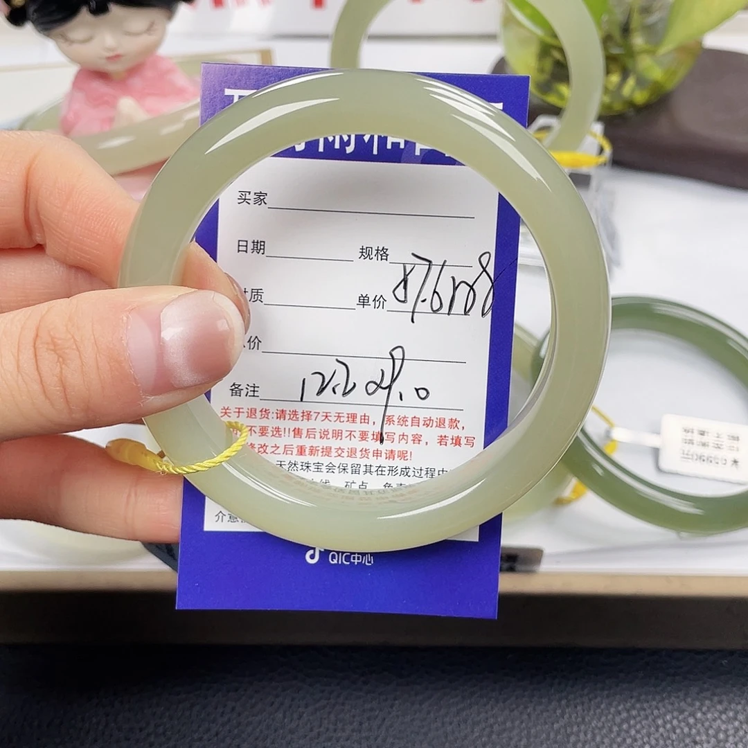 和田玉未镶嵌手镯