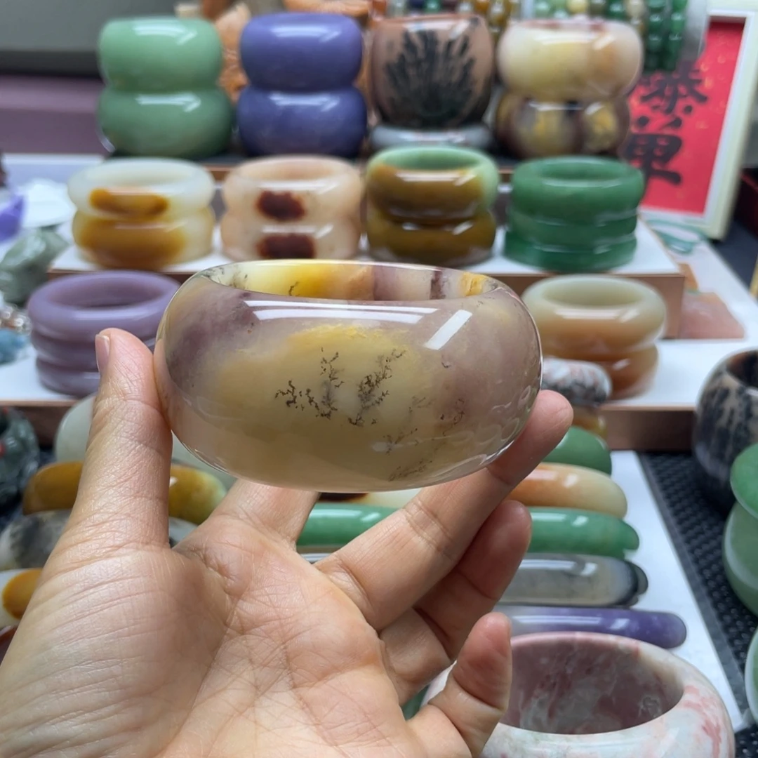 美***祥石英岩玉未镶嵌手镯