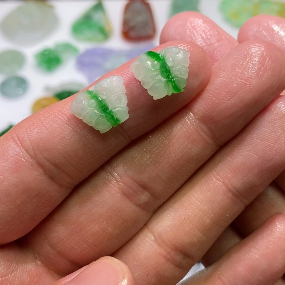 太***阳未镶嵌定制翡翠耳饰