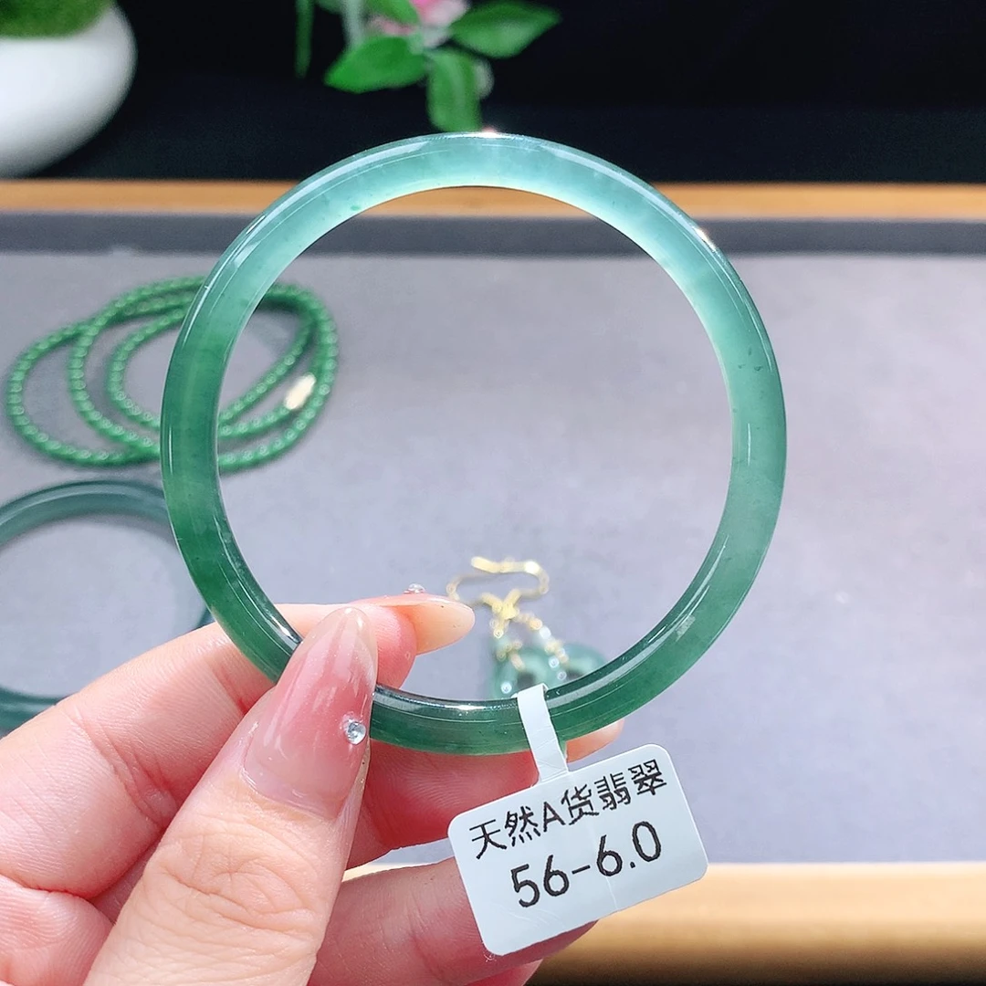 未镶嵌手镯（圆镯）翡翠