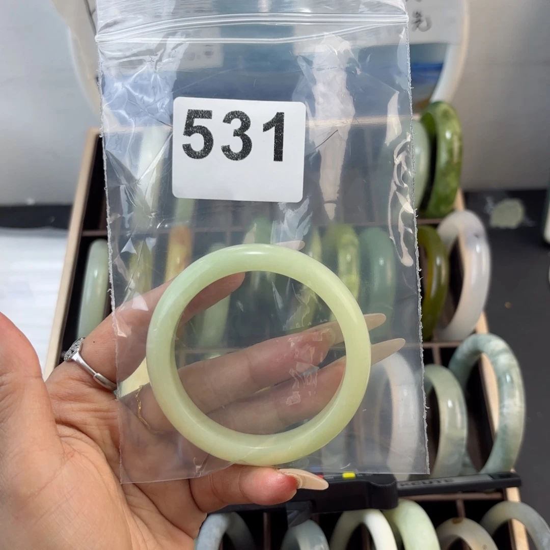 未镶嵌蛇纹石玉手镯小****?