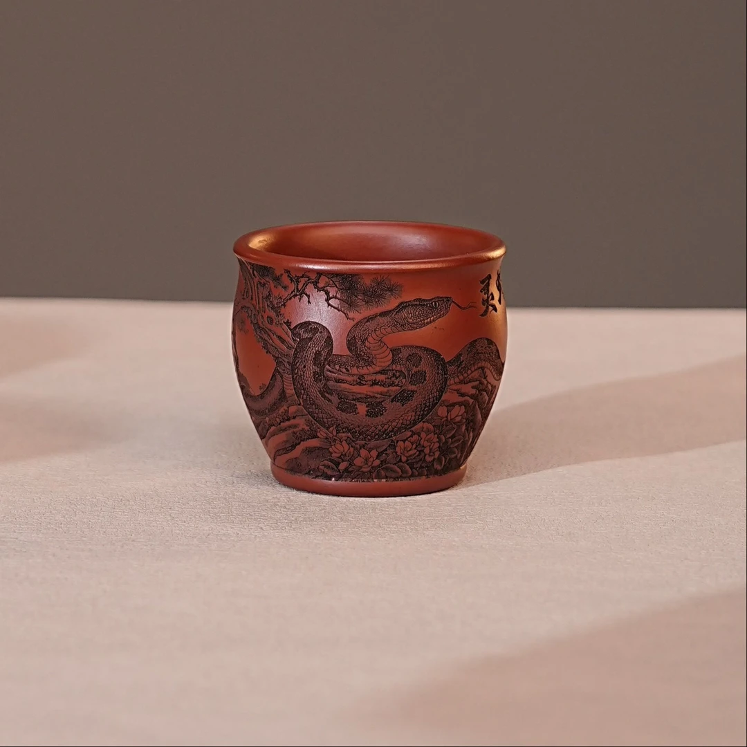 宜兴紫砂茶具 原矿龙血砂泥料刻绘灵蛇献瑞主人杯品茗杯