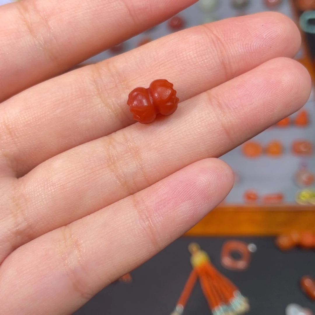 @***ζ南红玛瑙未镶嵌并蒂莲卡7.7