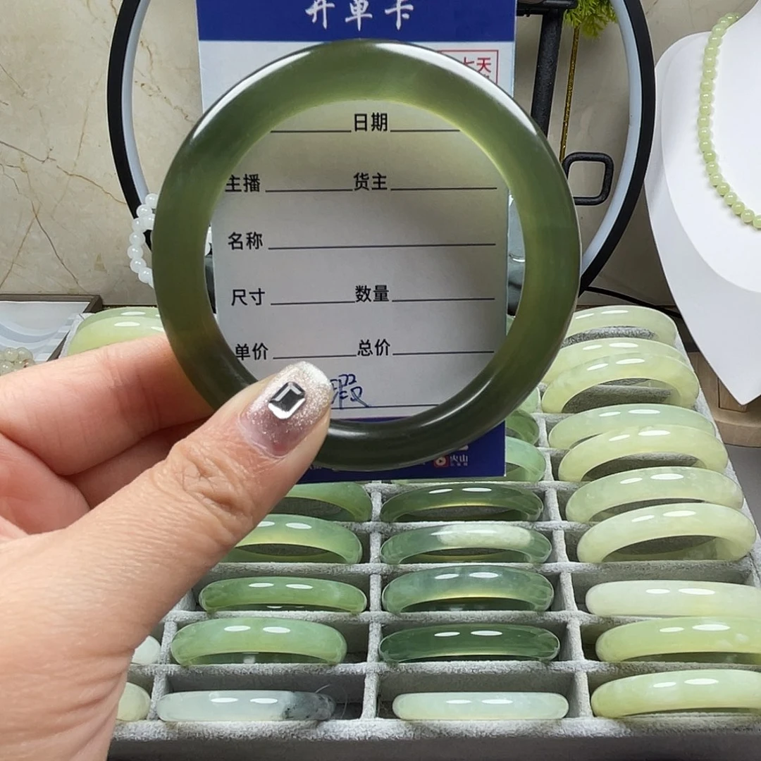 蛇纹石玉未镶嵌手镯微瑕