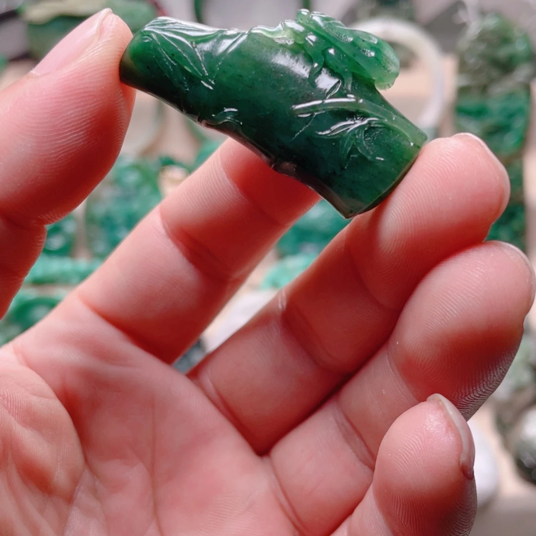 独山玉未镶嵌颈饰