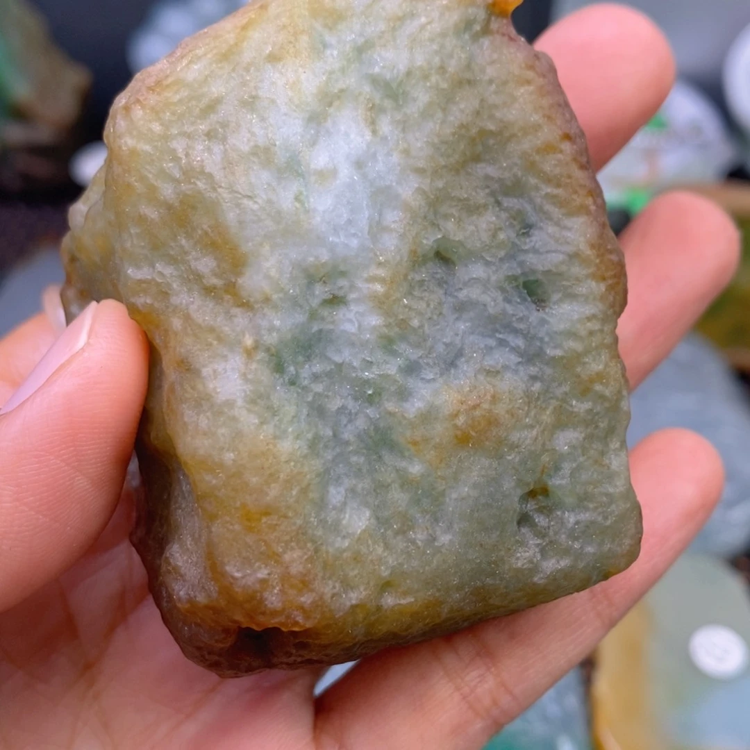 翡翠颈饰未镶嵌格**格翡翠