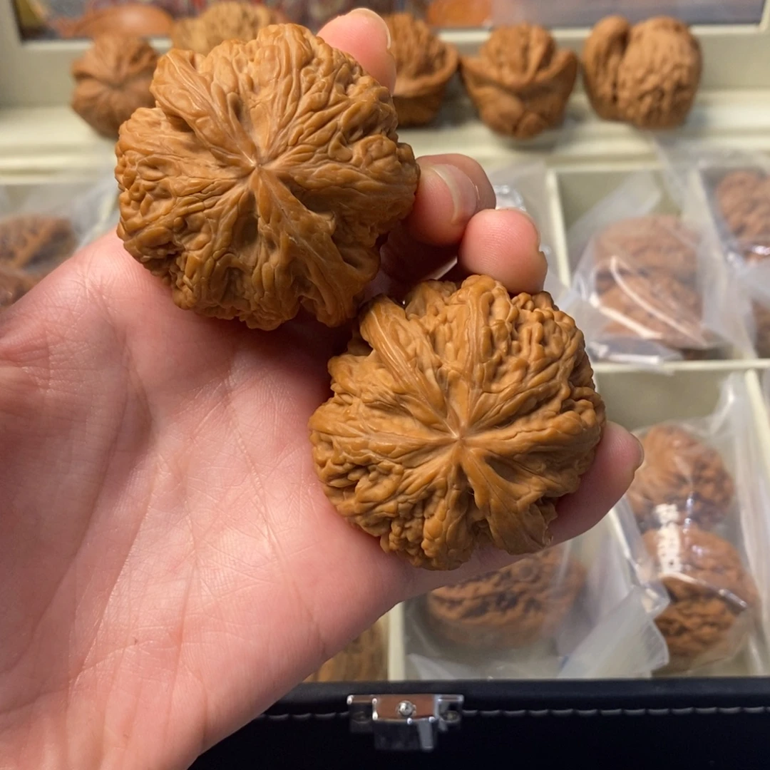 文玩核桃吊坠大粗筋