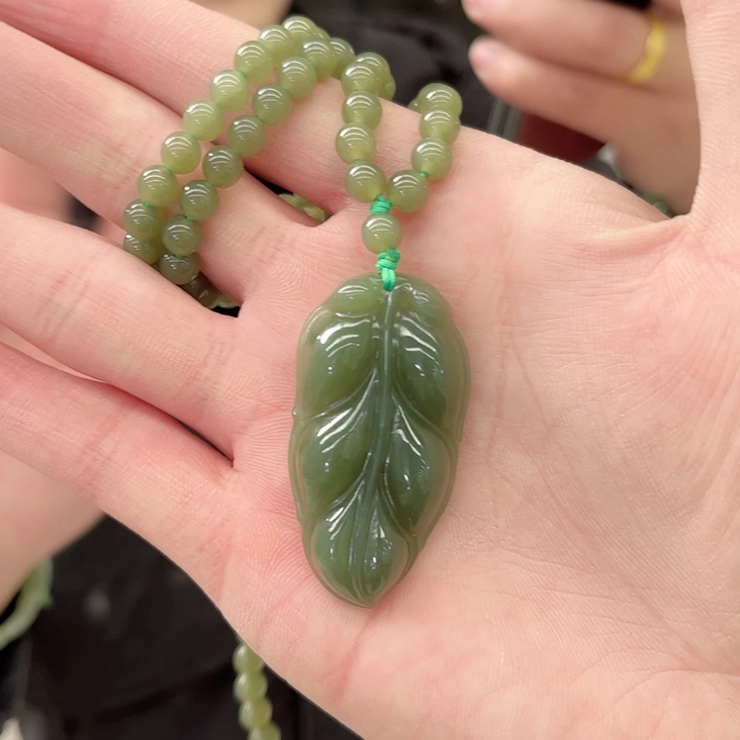 和田玉颈饰未镶嵌纯天然和田玉叶子