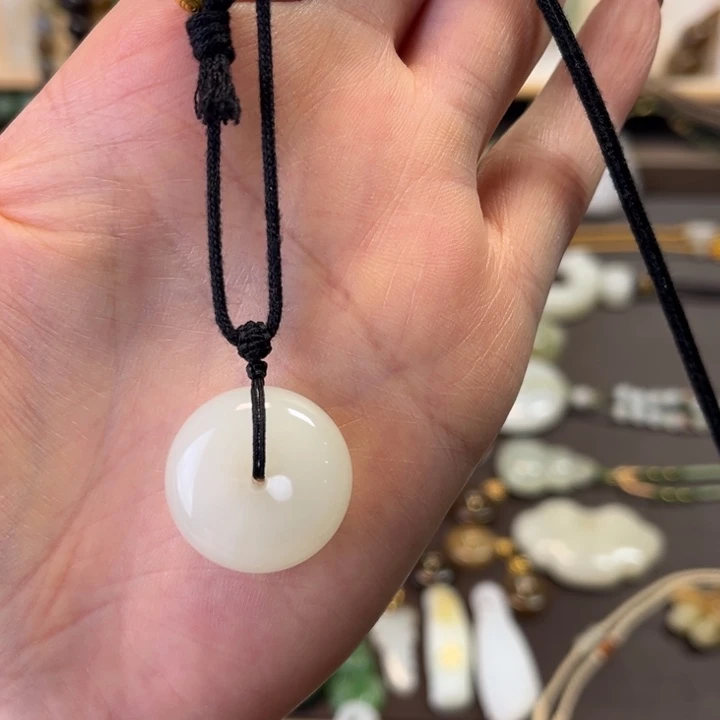 和田玉未镶嵌颈饰高冰平安扣