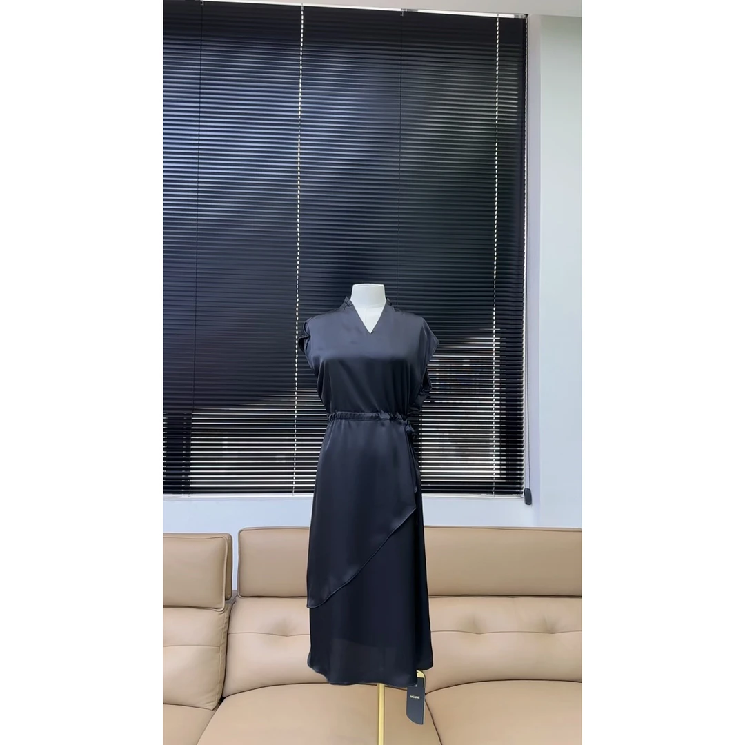 品牌原单MC&ME缎面-不规则设计气质V领连衣裙【裙长106】黑色-4007