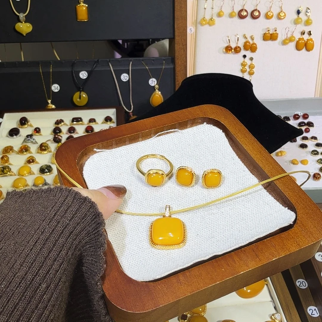 蜜蜡银S925镀金镶嵌颈饰