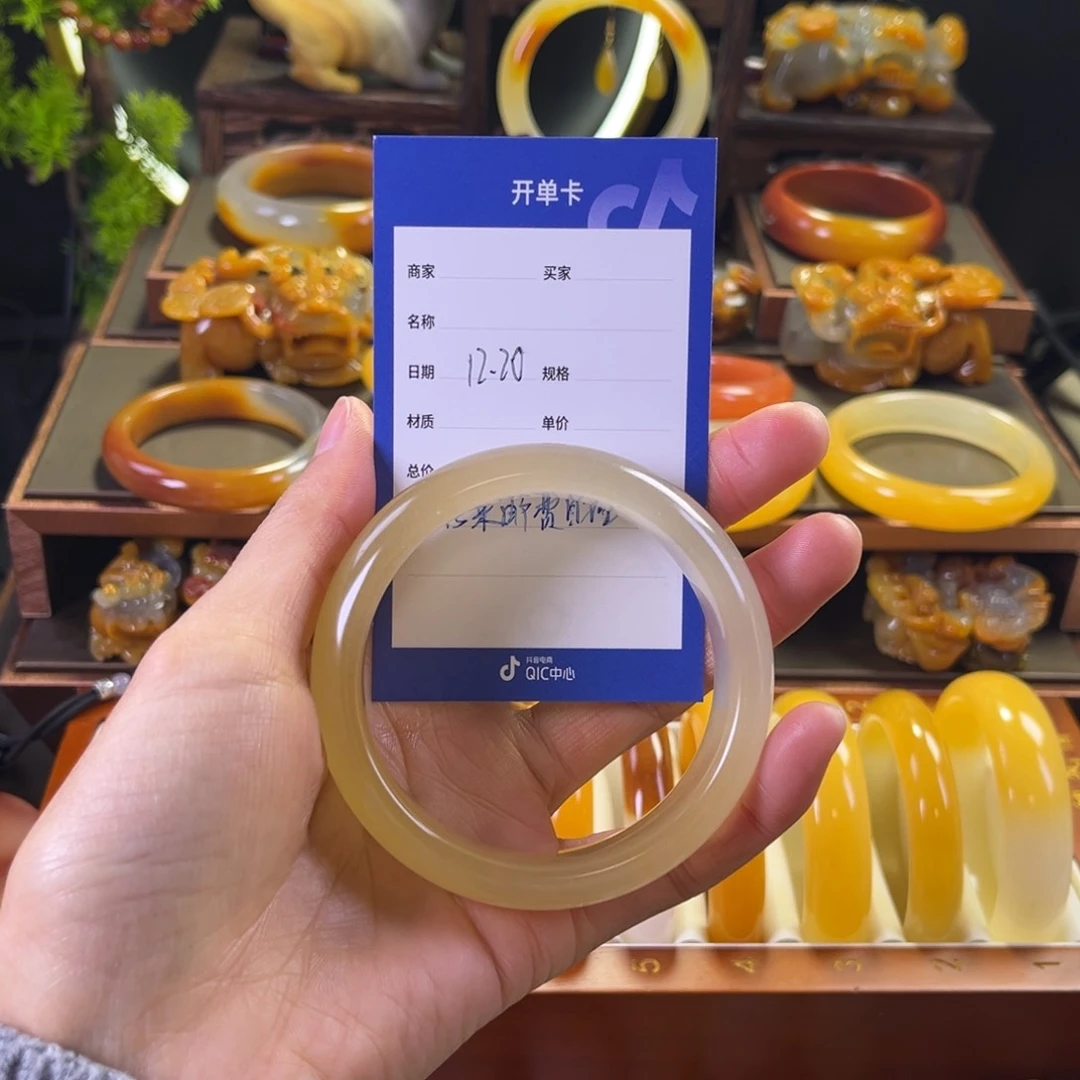 未镶嵌手镯石英质玉