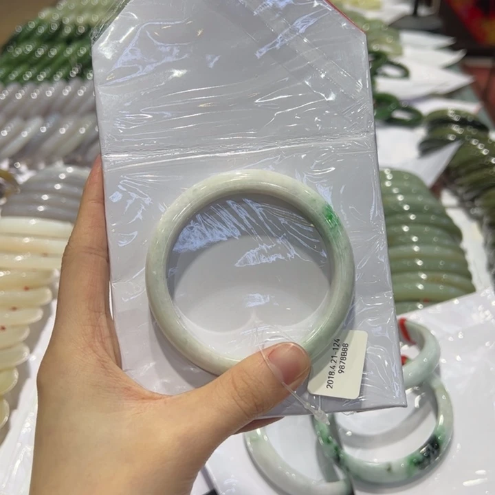 翡翠未镶嵌手镯翡翠手镯