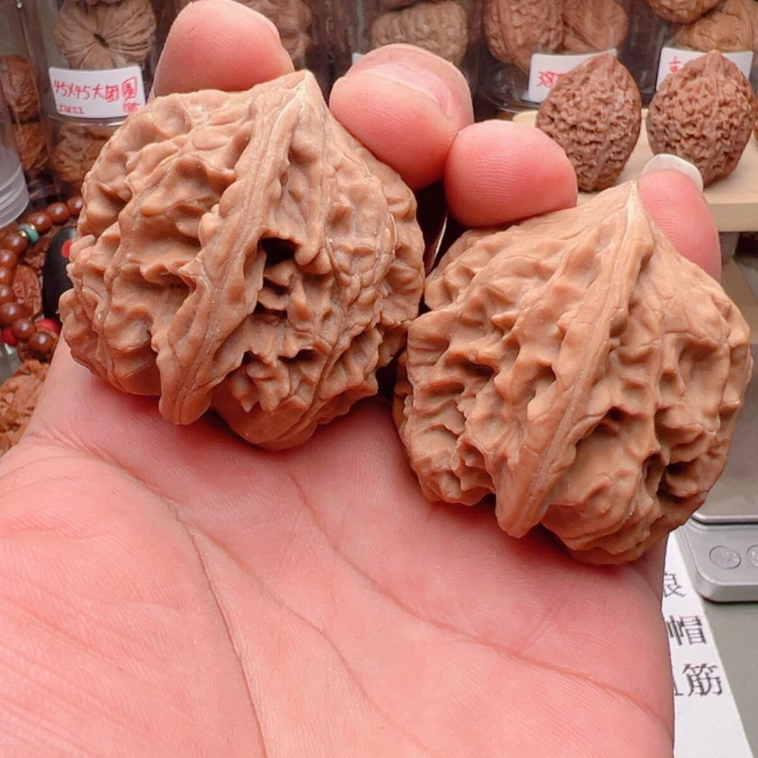 文玩核桃吊坠47尺鸡心