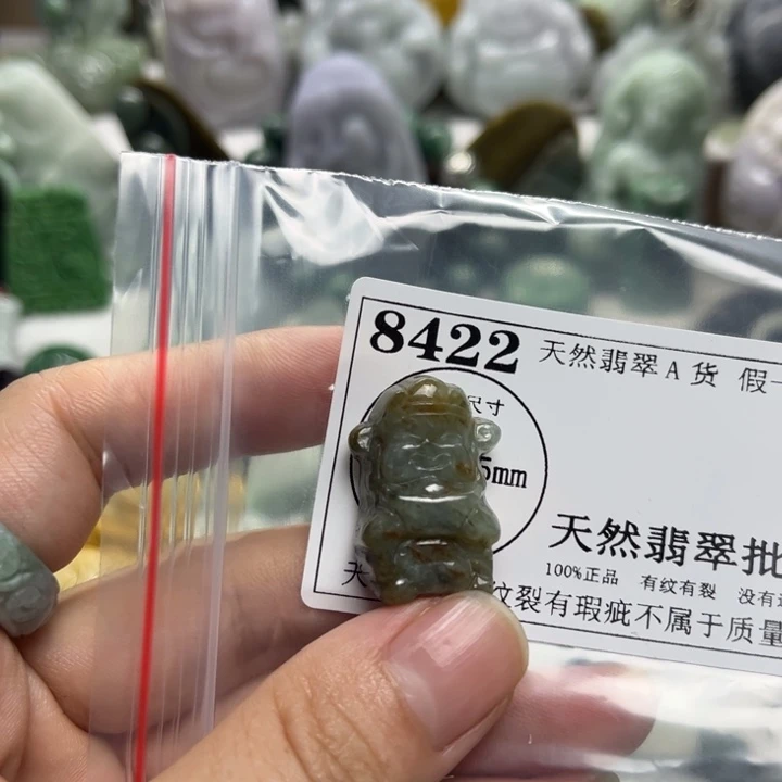 翡翠未镶嵌颈饰8422