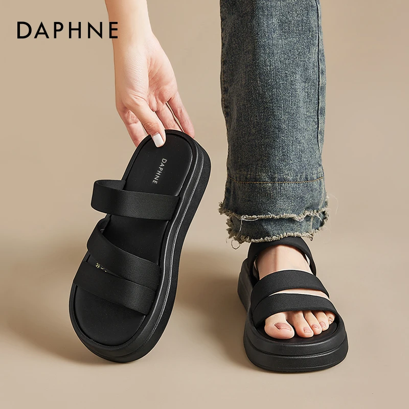 达芙妮运动凉鞋女2025新款秋冬外穿拖鞋黑色厚底百搭不累脚凉拖爆
