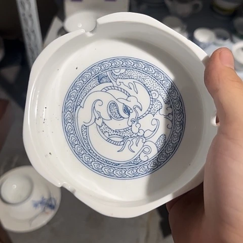 陶瓷烟灰缸一个陶瓷