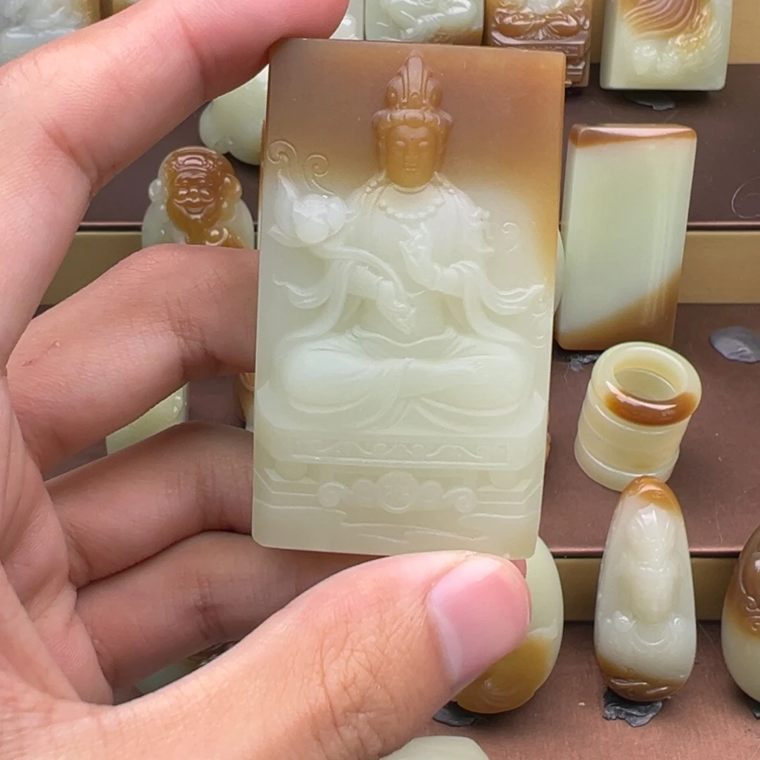 浩***哥和田玉（糖玉）未镶嵌颈饰