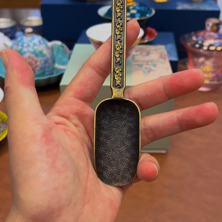 瓷片花花绿绿地在火山直播