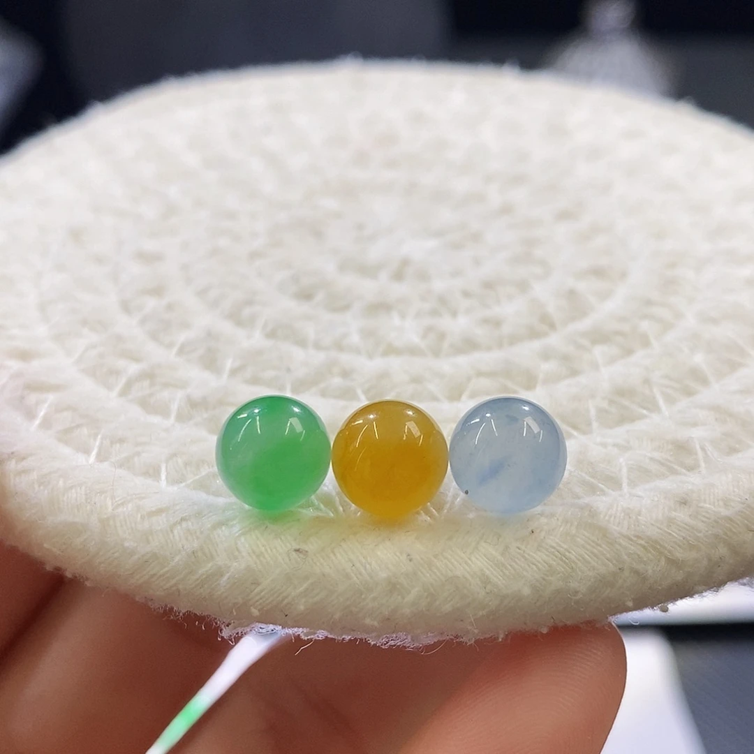 翡翠未镶嵌挂件一组珠珠