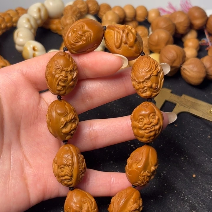 手串橄榄核浮雕十八罗汉