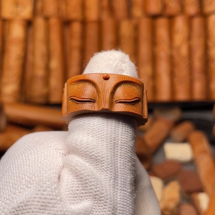 豆***龙实心玉竹雕刻手把件