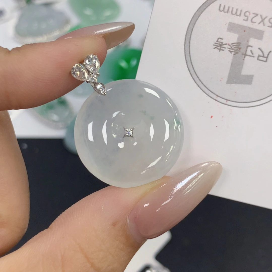 颈饰18K金镶嵌翡翠