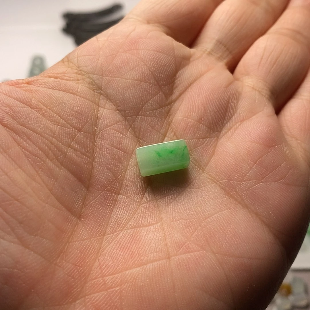 翡翠颈饰未镶嵌阿*天然翡翠