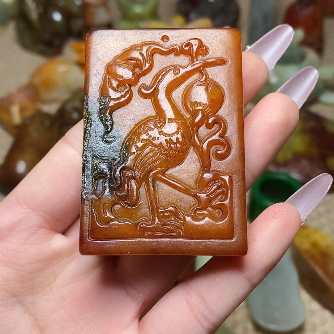 蛇纹石玉足铂镶嵌颈饰