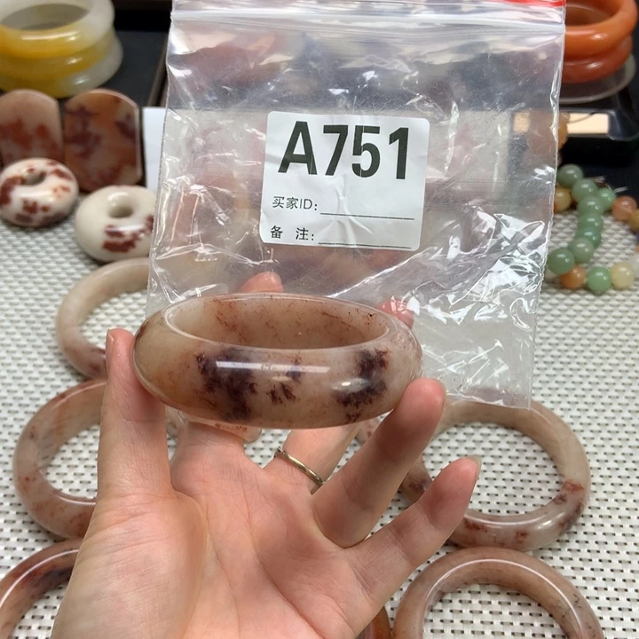 糖****石英质玉未镶嵌手镯