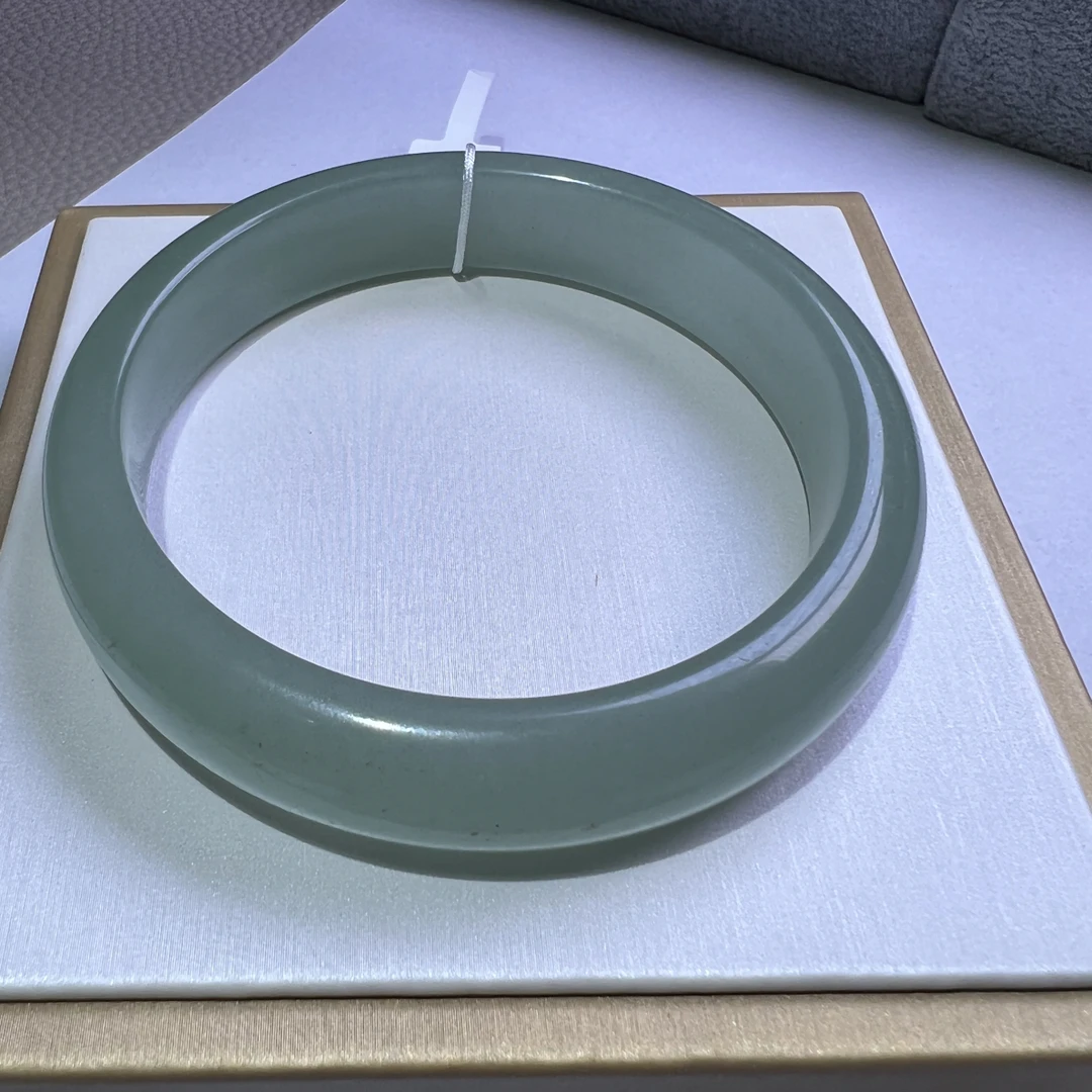 东陵玉浅冰晴女士精美手镯