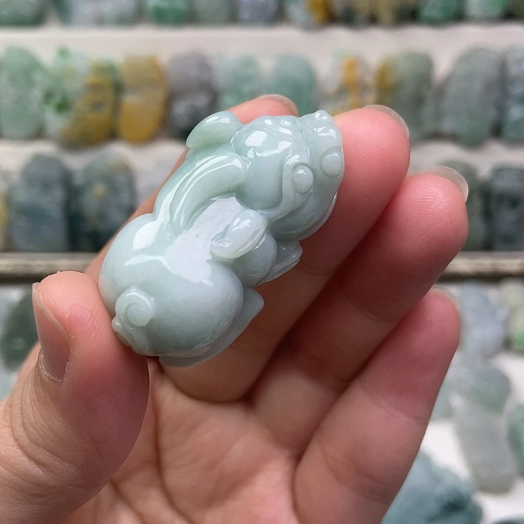 翡翠未镶嵌吊坠(赠链)