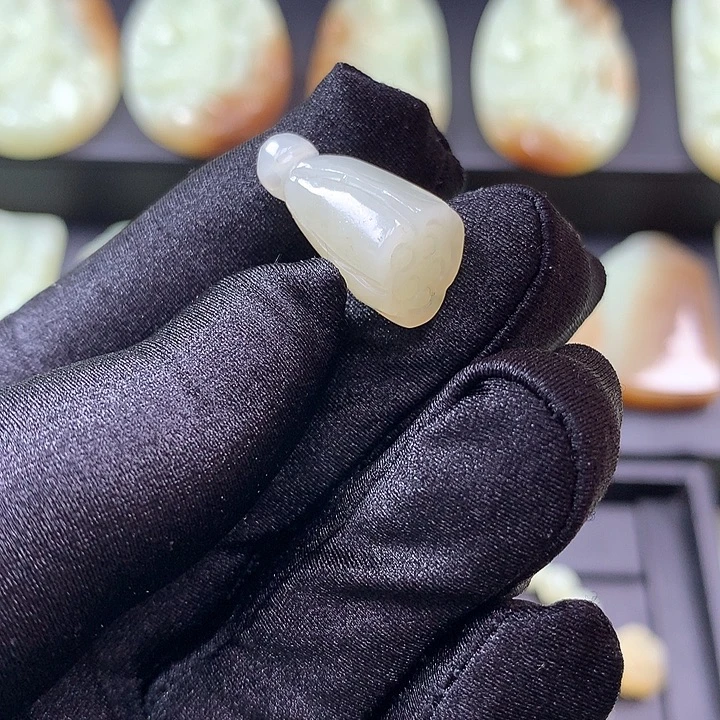 岫岩老玉（透闪石质玉）未镶嵌颈饰