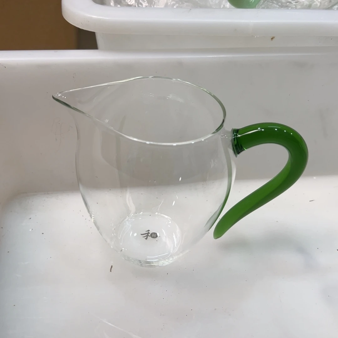 翠绿色依然公道杯