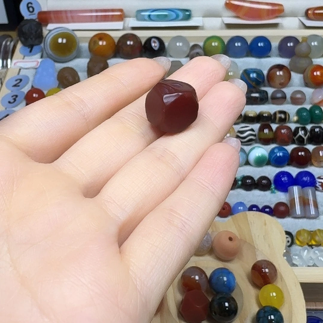 玛瑙/玉髓玛瑙未镶嵌虎**长