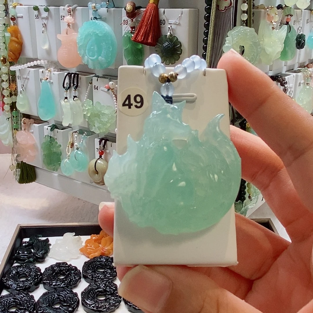 小***回未镶嵌蛇纹石玉颈饰