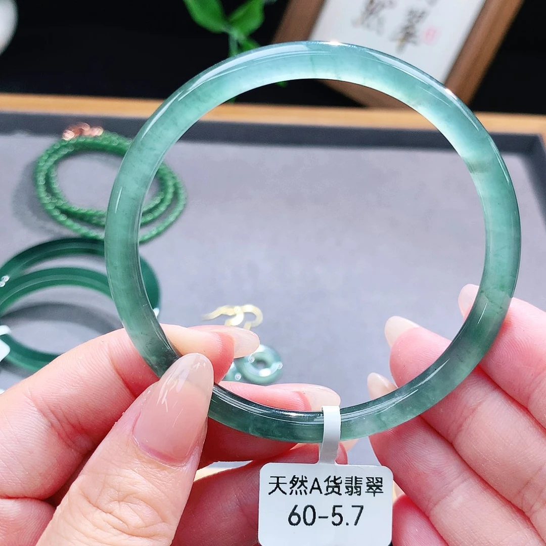 翡翠手镯（圆镯）未镶嵌