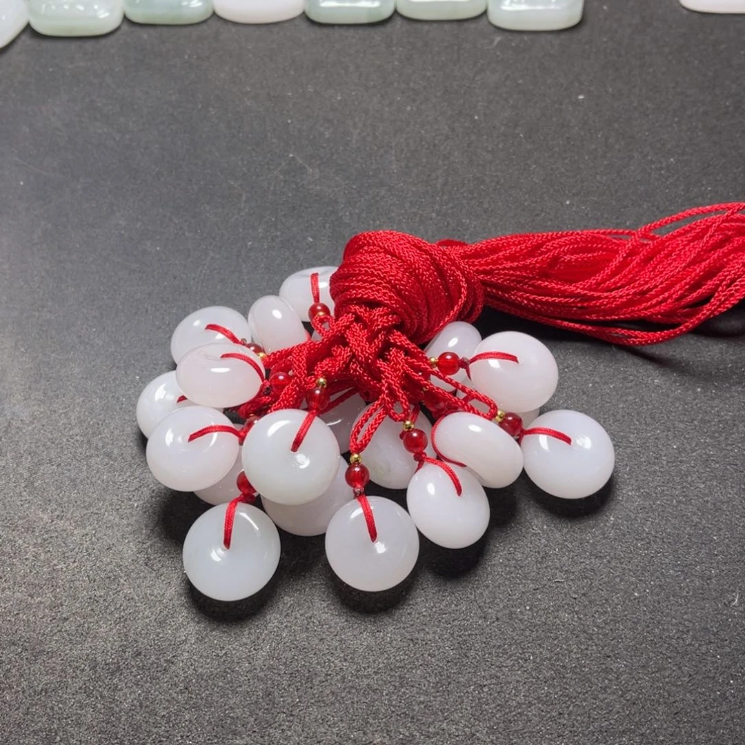 颈饰未镶嵌石英质玉惠*