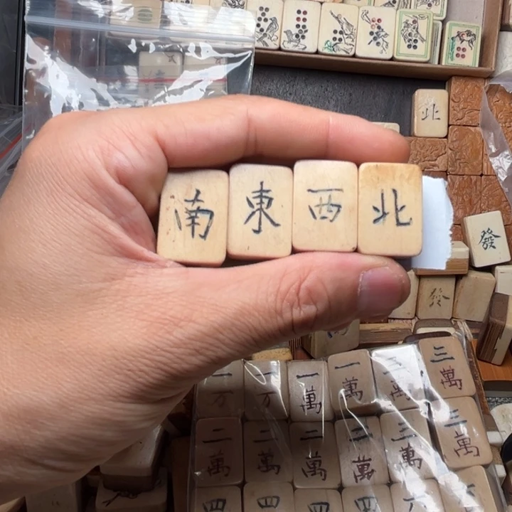 阿***德实心竹雕刻手把件