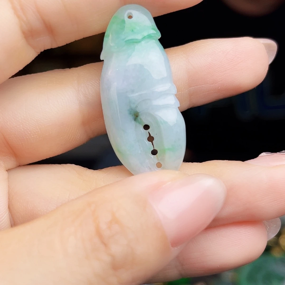 翡翠未镶嵌颈饰多样性