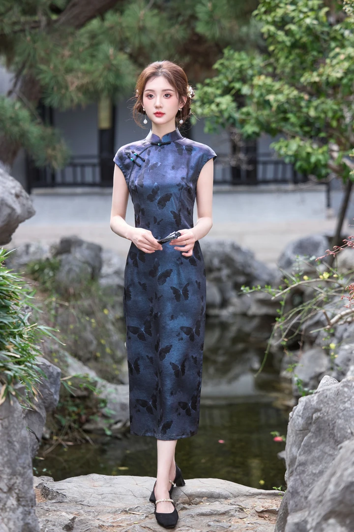【蓝韵】民国复古风蓝紫蝴蝶缎面无袖修身显白日常中长款旗袍