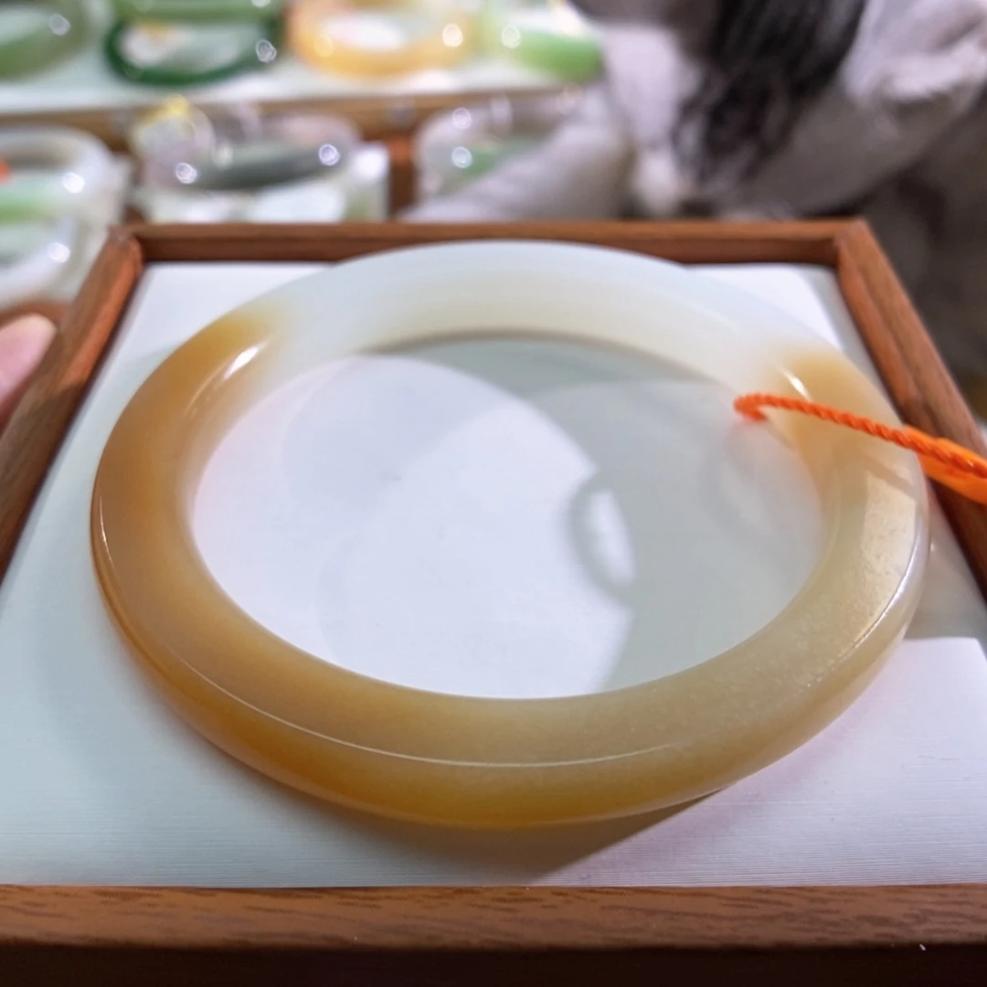 【闪购商品】未镶嵌手镯和田玉（翠青玉）
